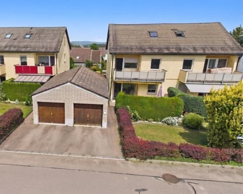 Freie Doppelhaushälfte mit Garage