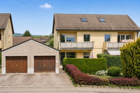 Freie Doppelhaushälfte mit Garage